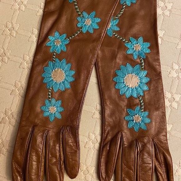 FLORAL APPLIQUED GLOVES - Picture 1 of 3